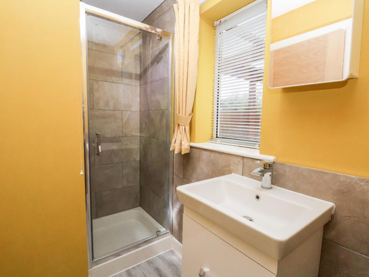 The Hollies Villa Prestatyn Exterior photo