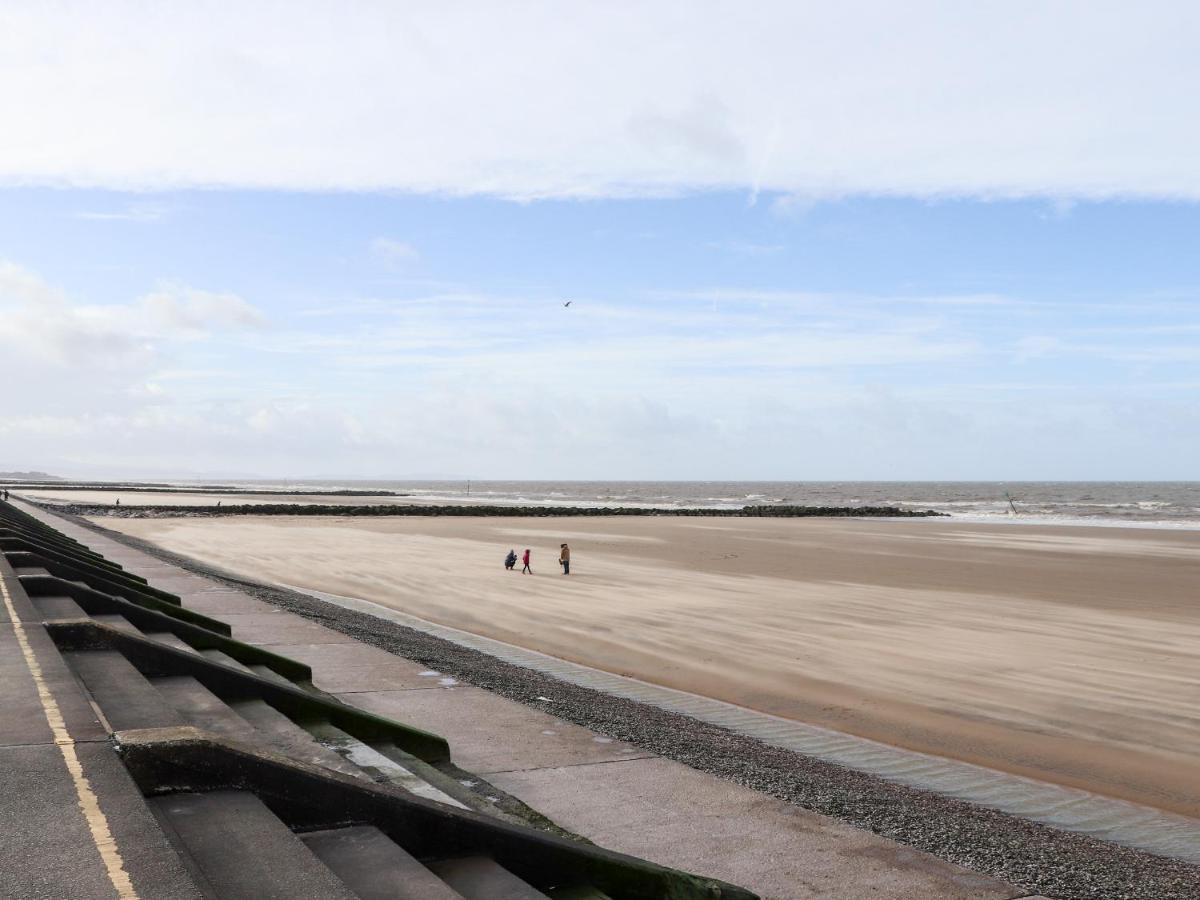 The Hollies Villa Prestatyn Exterior photo
