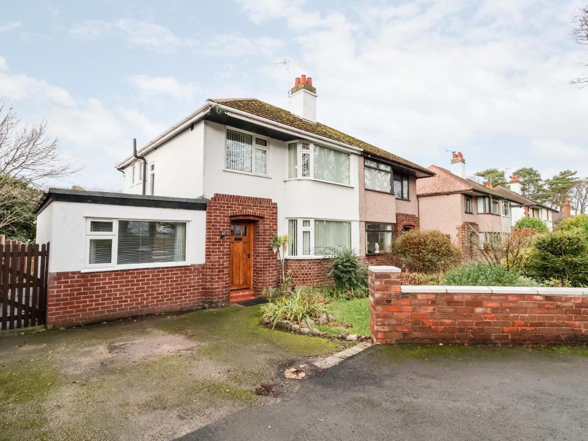 The Hollies Villa Prestatyn Exterior photo