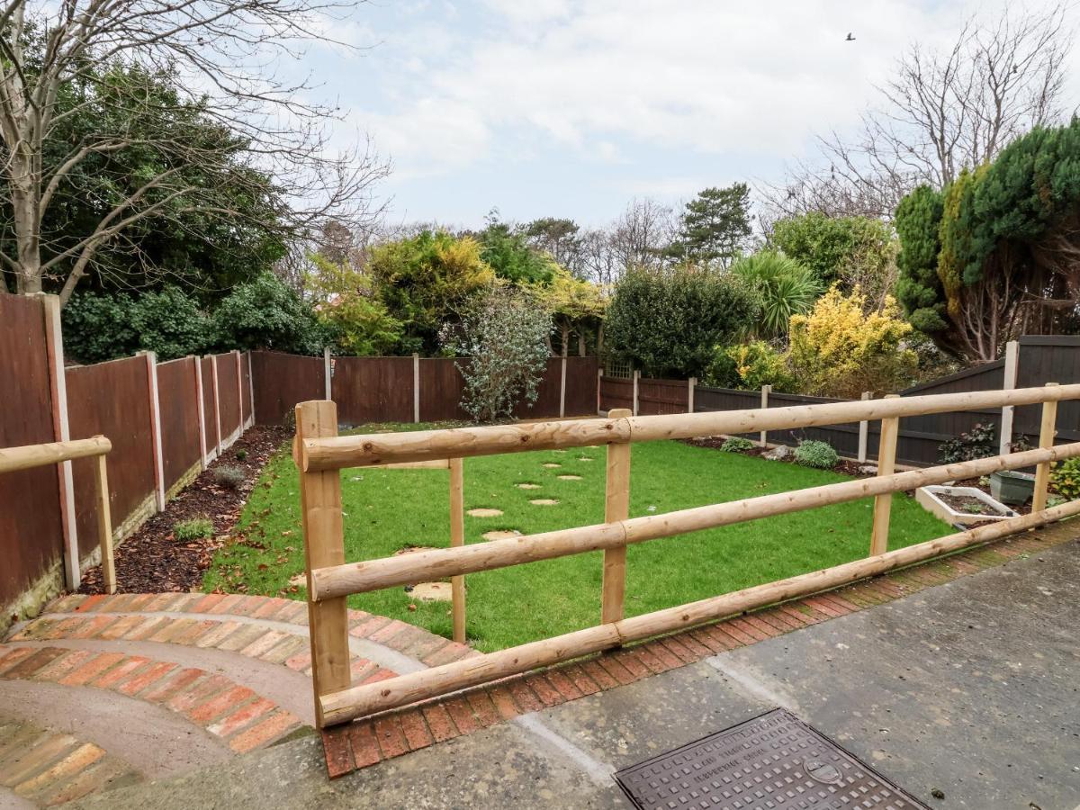 The Hollies Villa Prestatyn Exterior photo
