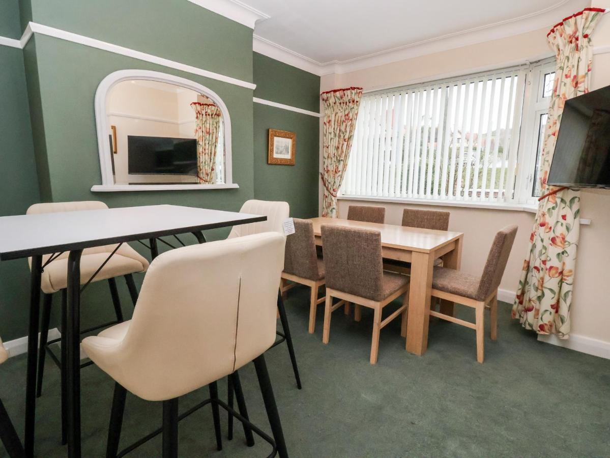 The Hollies Villa Prestatyn Exterior photo