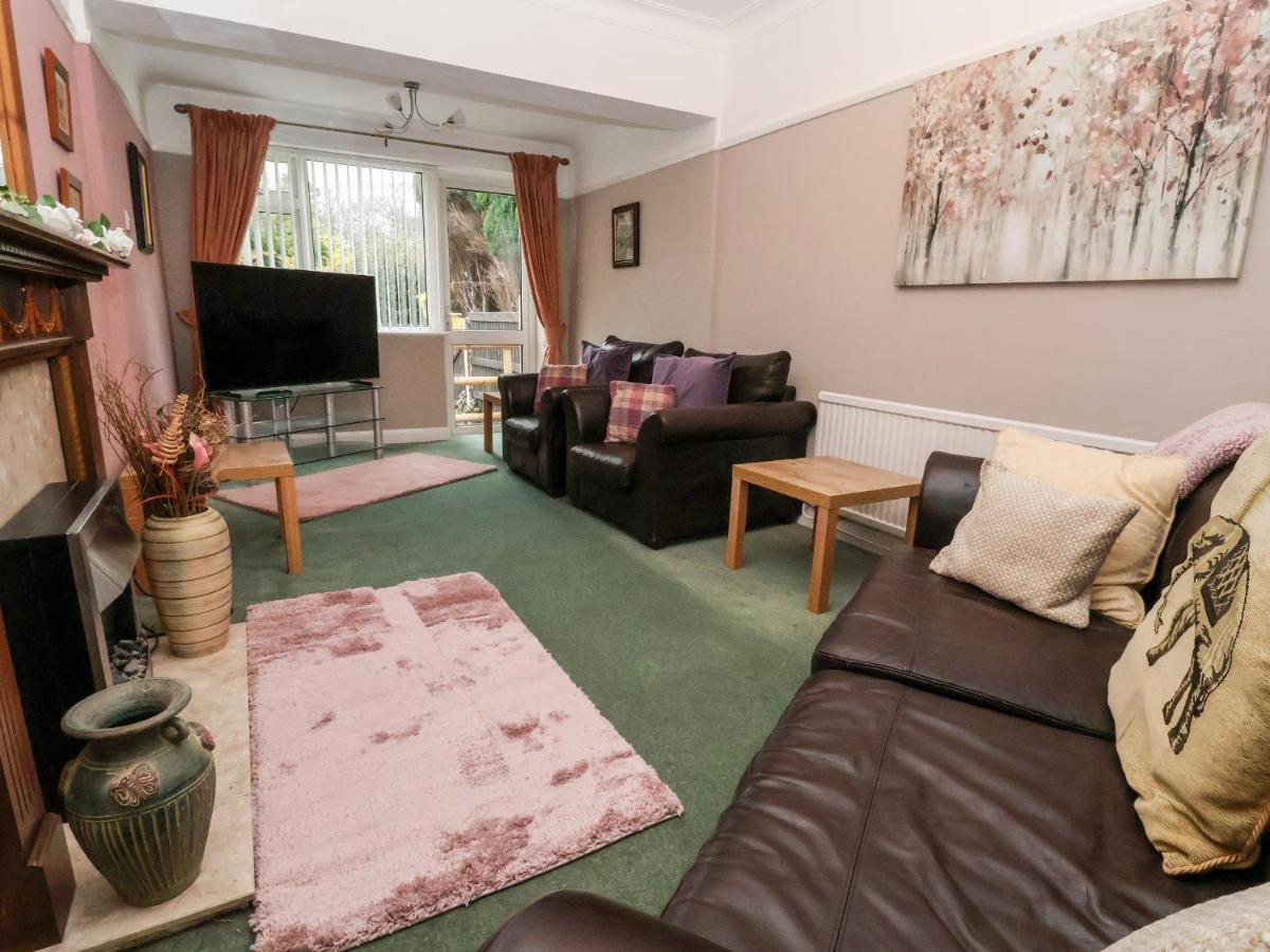 The Hollies Villa Prestatyn Exterior photo